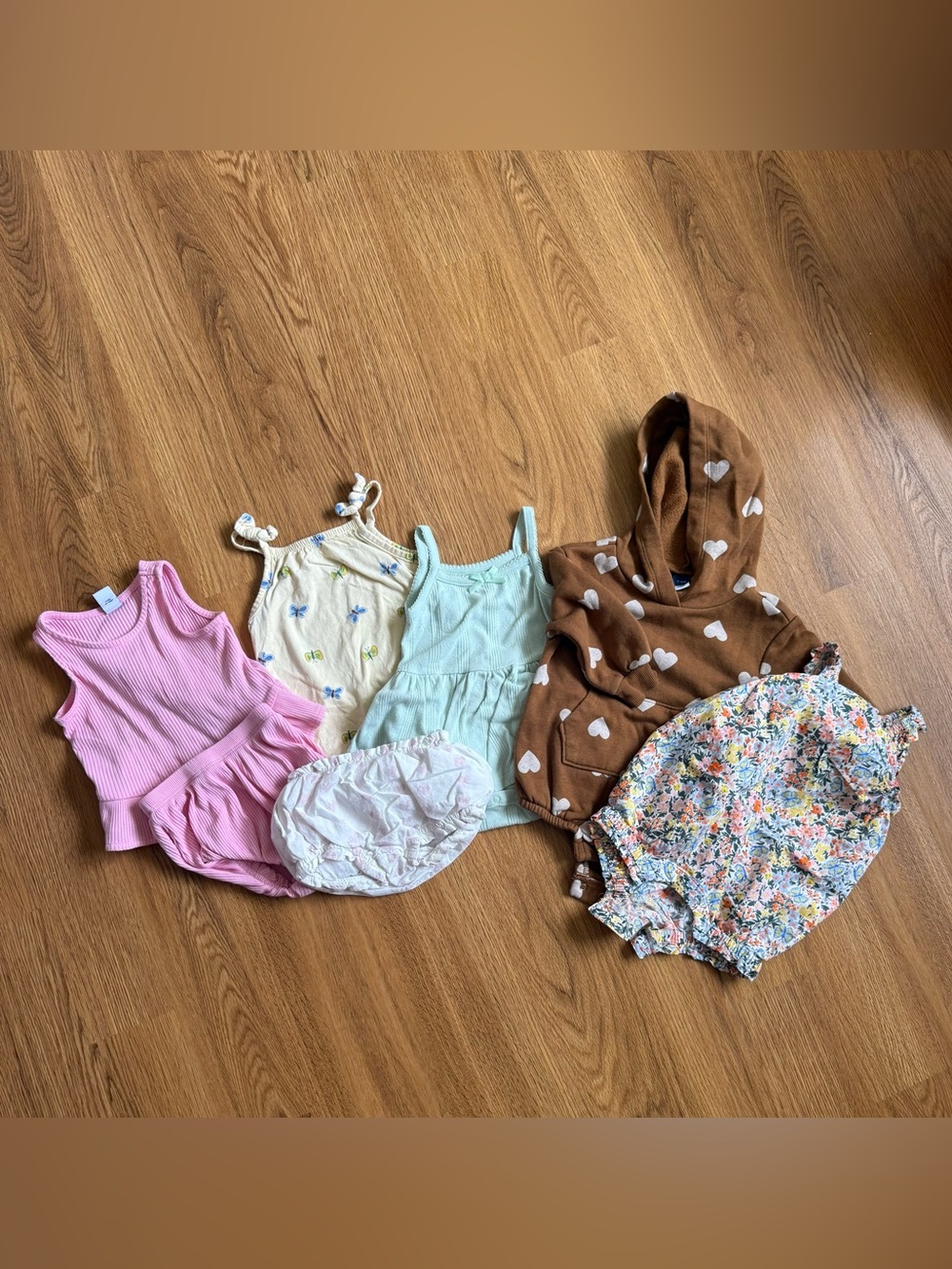 Old Navy Baby Girl bundle 6-12 months